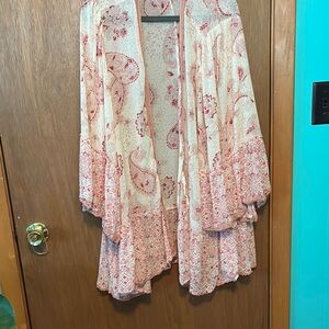 Torrid Cream and Pink Kimono size 2